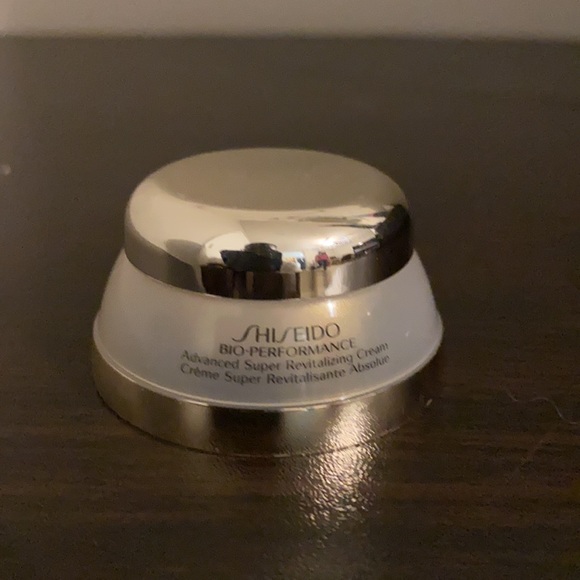 Shiseido Bio Performance - Picture 3 of 3